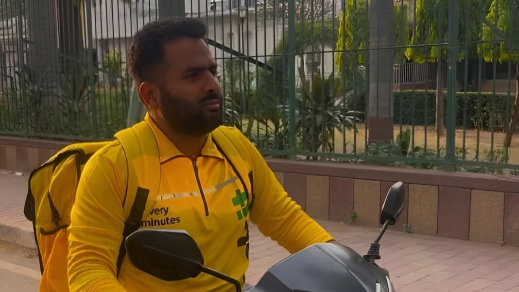 Blinkit डिलीवरी ब्वॉय बना क्रिएटिव हेड, लिफ्ट में भेदभाव देख सोशल मीडिया पर फूटा गुस्सा