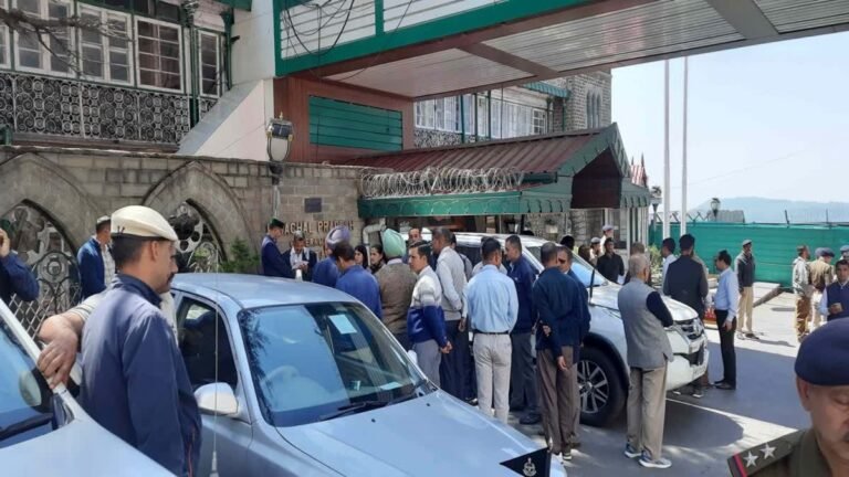 Kerala में बम धमकी से मचा हड़कंप, मुख्यमंत्री कार्यालय और सचिवालय पर हाई अलर्ट