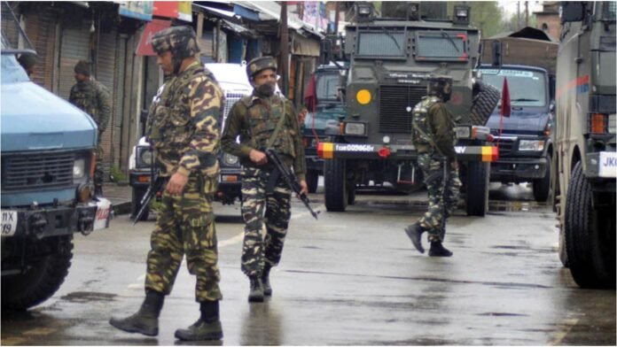 Kupwara में आतंकियों का बड़ा हमला, सामाजिक कार्यकर्ता Ghulam Rasool Magre को गोलियों से छलनी कर दिया Kupwara में आतंकियों का बड़ा हमला, सामाजिक कार्यकर्ता Ghulam Rasool Magre को गोलियों से छलनी कर दिया