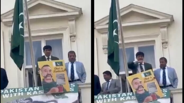 London में Pakistan High Commission के बाहर Indians का हंगामा, Pakistan Officer ने दिखाया गला काटने का इशारा