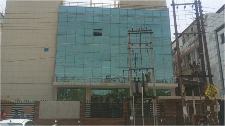 Noida के कंपनी में हुआ भीषण धमाका! दो बॉयलरों के फटने से आठ कर्मचारी घायल, हादसे ने मचाया हड़कंप