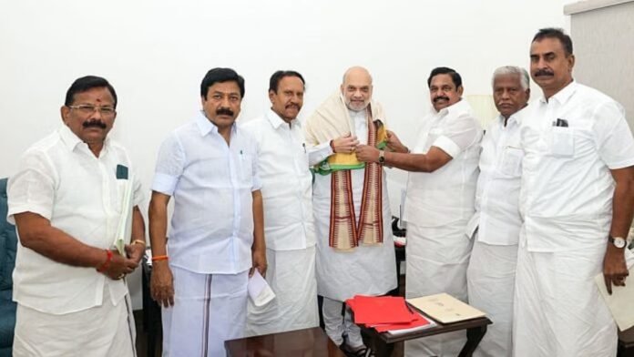 धमाकेदार गठबंधन की वापसी! Tamil Nadu में फिर साथ आए BJP और AIADMK, EPS के नेतृत्व में लड़ेंगे चुनाव धमाकेदार गठबंधन की वापसी! Tamil Nadu में फिर साथ आए BJP और AIADMK, EPS के नेतृत्व में लड़ेंगे चुनाव