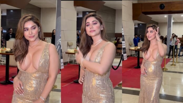 बोल्ड ड्रेस में नजर आई Kangana Sharma, बर्थडे पार्टी में लुक देख लोग बोले – उर्फी को टक्कर दे दी