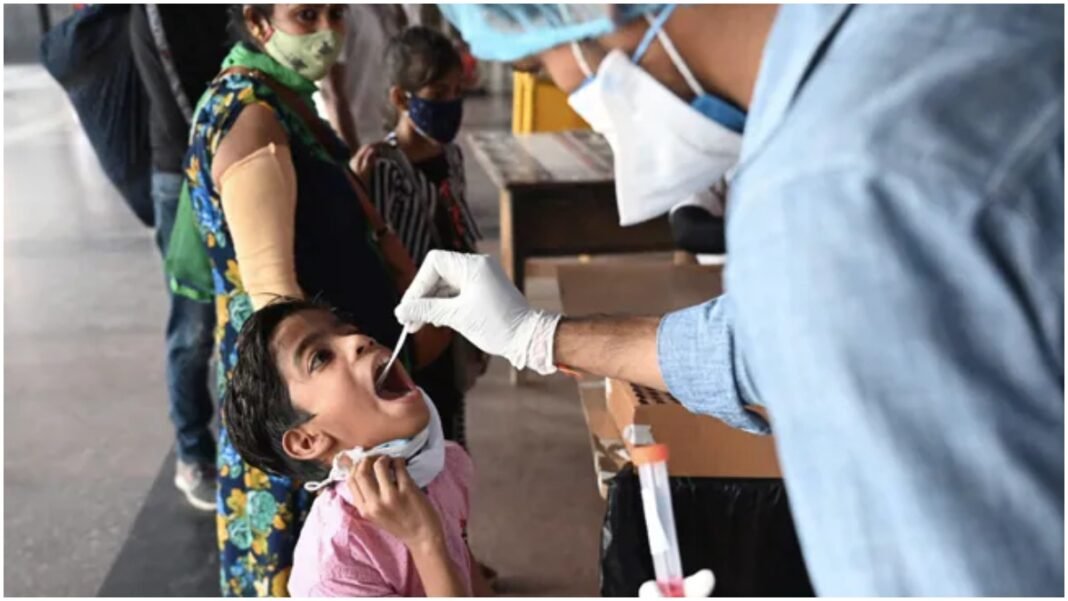 Delhi में फिर लौटा Corona का खौफ! एक्टिव केस 100 पार, पूरे देश में खतरे की घंटी Delhi में फिर लौटा Corona का खौफ! एक्टिव केस 100 पार, पूरे देश में खतरे की घंटी