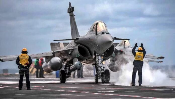 Ganga Expressway पर Indian Air Force का ऐतिहासिक नाइट लैंडिंग प्रदर्शन, राफेल और सुखोई ने दिखाई ताकत Ganga Expressway पर Indian Air Force का ऐतिहासिक नाइट लैंडिंग प्रदर्शन, राफेल और सुखोई ने दिखाई ताकत