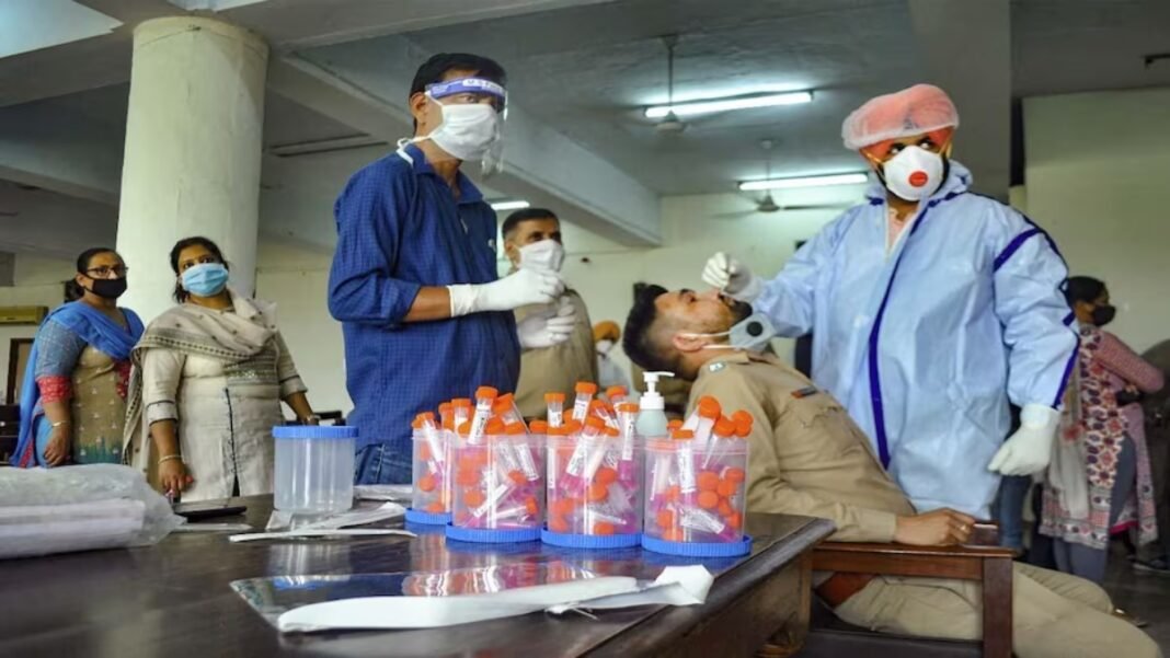 Noida में फिर लौटा Corona का खौफ, तीन दिन में 15 नए केस, Delhi भी alert mode पर Noida में फिर लौटा Corona का खौफ, तीन दिन में 15 नए केस, Delhi भी alert mode पर