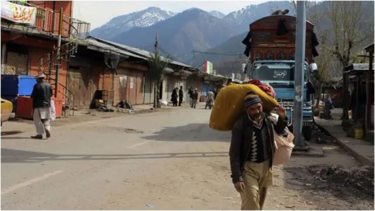 Operation Sindoor के बाद Pakistan को करारा जवाब, Jammu-Kashmir में लौटी शांति, लोग बोले- अब चैन की नींद सो रहे हैं