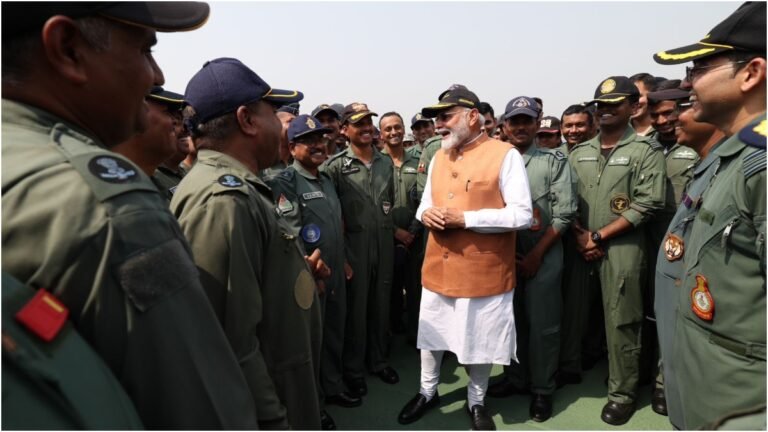 PM Modi का धमाकेदार बयान: "अब आतंकवाद का सिंदूर मिटा देंगे", एयरबेस जाकर फौजियों को दी सलामी