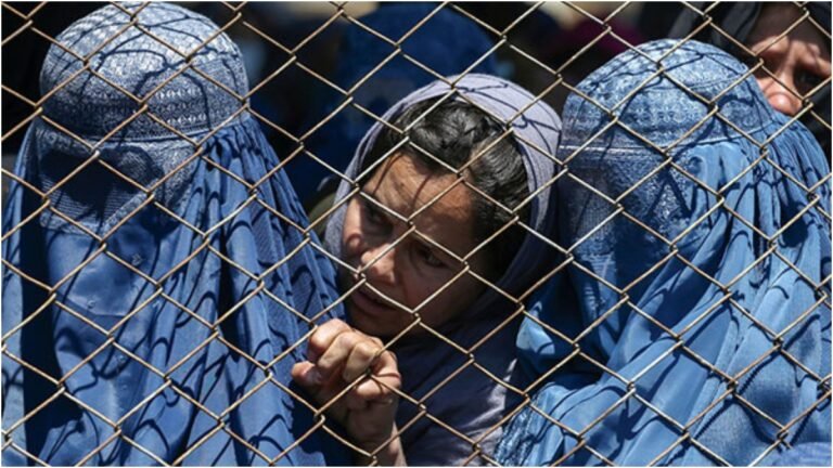 Pakistan में Afghan Refugees की गिरफ्तारी पर Women's Freedom Movement ने की कड़ी निंदा, तुरंत कार्रवाई की मांग