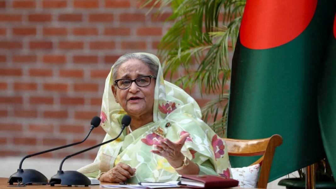 तख्तापलट के वक्त बोलीं Sheikh Hasina - मुझे गोली मार दो, बंगभवन में दफना दो तख्तापलट के वक्त बोलीं Sheikh Hasina - मुझे गोली मार दो, बंगभवन में दफना दो