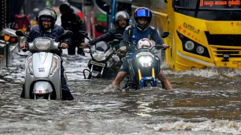 तबाही बनकर टूटा समय से पहले आया मॉनसून! Mumbai-Kerala-Karnataka में बारिश ने मचाया कोहराम, कई मौतें, रेड अलर्ट जारी