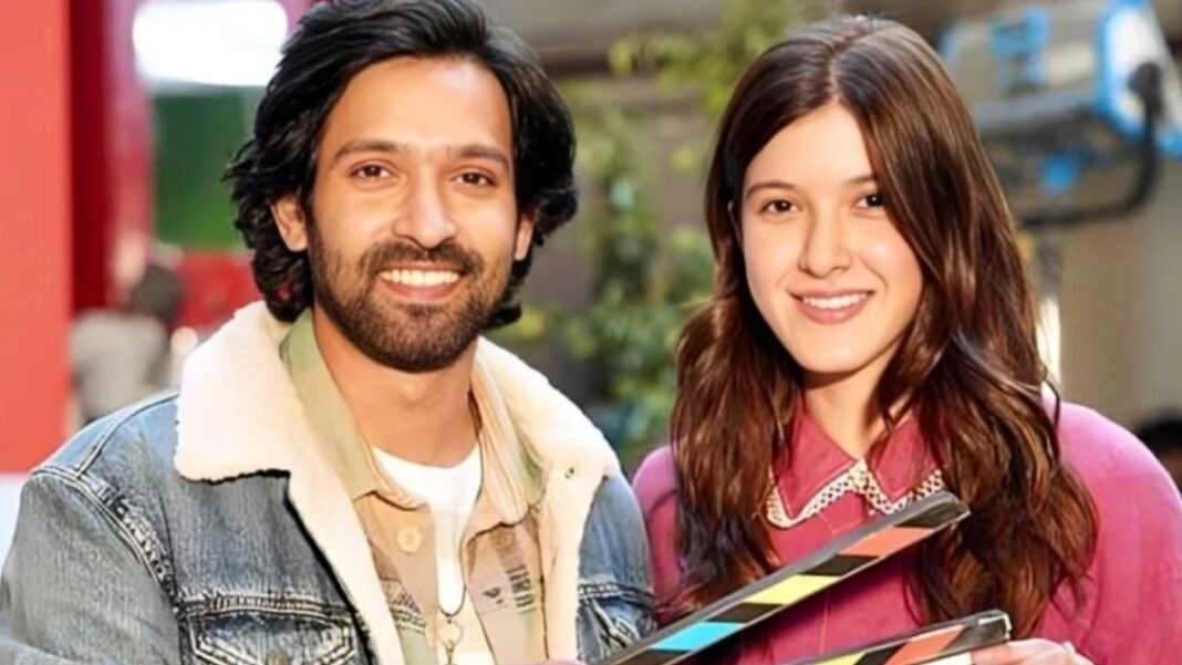 Aankhon Ki Gustaakhiyan पोस्टर रिलीज_ Vikrant Massey संग रोमांस करती दिखीं Shanaya Kapoor, उम्र का फ Aankhon Ki Gustaakhiyan पोस्टर रिलीज: Vikrant Massey संग रोमांस करती दिखीं Shanaya Kapoor, उम्र का फर्क देख भड़का इंटरनेट