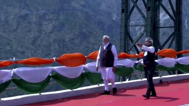 Chenab Bridge का ऐतिहासिक उद्घाटन: PM Modi ने दुनिया के सबसे ऊंचे रेलवे पुल से कश्मीर को जोड़ा देश से