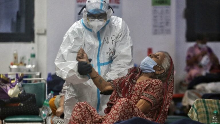 Corona की वापसी से दहशत! देश में 5,000 से ज़्यादा एक्टिव केस, अब तक 55 मौतें, नए वैरिएंट से बढ़ी टेंशन