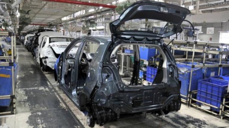 E-Vitara की लॉन्चिंग से पहले ही Maruti Suzuki के शेयर भागे, 7 मिनट में चढ़े 12000 के पार! जानें क्यों मचा हड़कंप