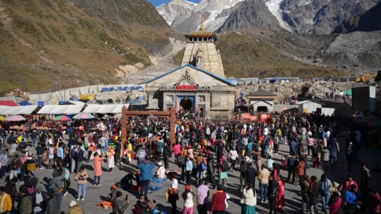 Kedarnath Yatra में एक महीने में 200 करोड़ का भारी कारोबार, हेली सेवा और घोड़ा-खच्चर से भी लाखों की कमाई