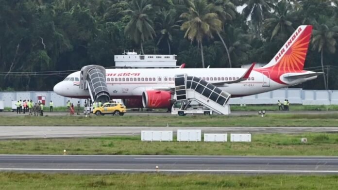 Phuket से Delhi आ रही फ्लाइट में बम की धमकी से हड़कंप, हवा में ही मचा खौफ, Emergency Landing से बचीं 156 जानें