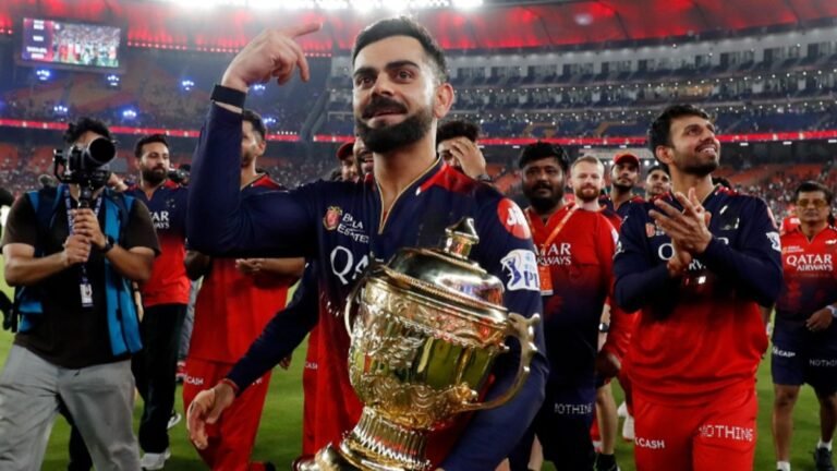 RCB की जीत का जश्न शुरू! Bengaluru में निकलेगी Virat सेना की विजय रैली, हजारों फैंस सड़कों पर उमड़े