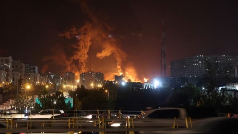 Tehran में फंसे Indians को तुरंत Embassy से संपर्क करने का आदेश, Israel-Iran जंग ने बढ़ाई चिंता