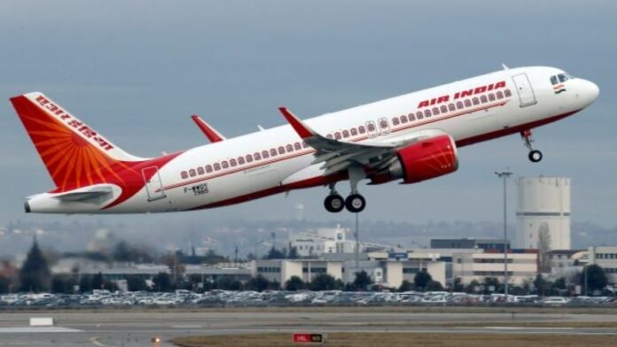 उड़ान में मचा हड़कंप: Delhi से Vadodara जा रही Air India Flight की Emergency Landing, बाल-बाल बचे 168 यात्री