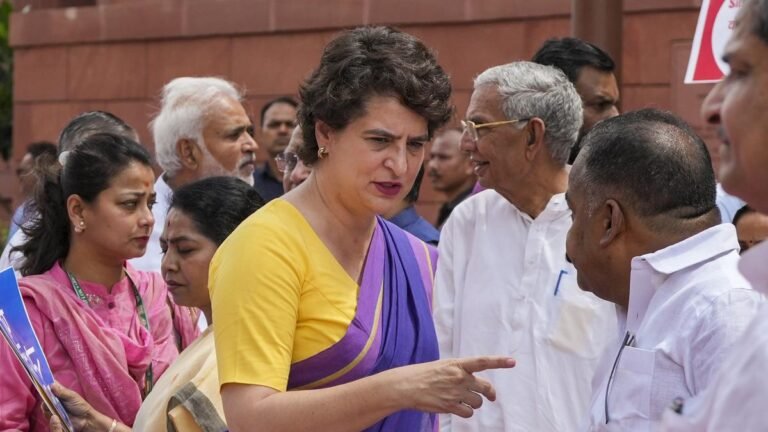 Priyanka Gandhi का ECI पर गंभीर आरोप: आयोग को अपनी निष्पक्षता का मूल्यांकन करना चाहिए