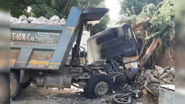 जयपुर के आमेर में तेज रफ्तार डंपर ने मचाई तबाही, दो की मौत, एक गंभीर घायल