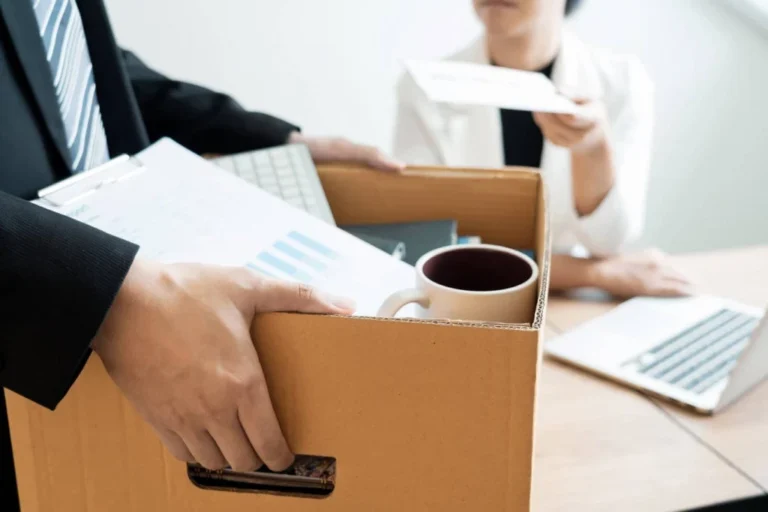 भारत के आईटी सेक्टर में बड़ी छंटनी की आशंका, हजारों नौकरियों पर संकट