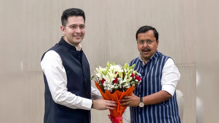 राघव चड्ढा ने AAP छोड़ा, BJP में शामिल—7 सांसदों के साथ विलय, केजरीवाल को पंजाब चुनाव से पहले बड़ा झटका।