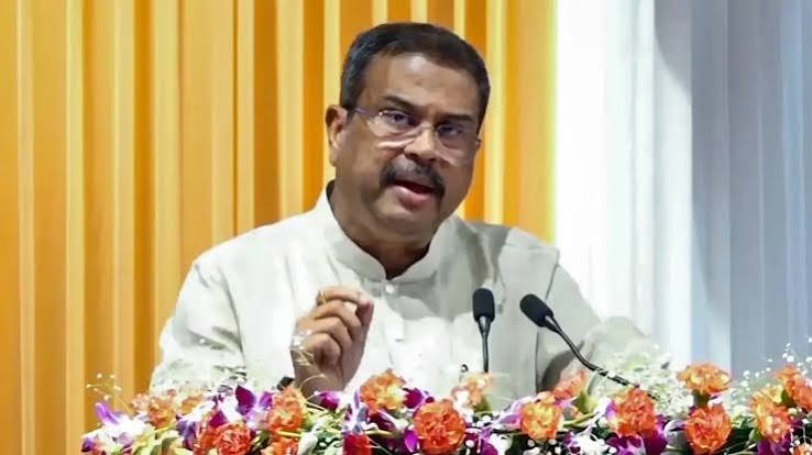 दिल्ली की घटनाओं पर भावुक प्रतिक्रिया, धर्मेंद्र प्रधान के इस्तीफे को बताया लोकतंत्र की हार