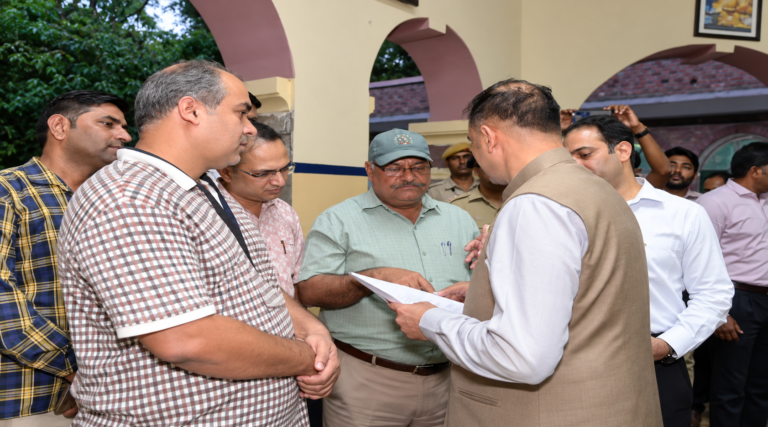 सुपर थर्मल पावर प्लांट का मुख्य सचिव वी. श्रीनिवास ने किया निरीक्षण, उत्पादन क्षमता और कार्यों की ली जानकारी